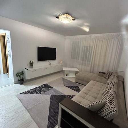 Apartament Central รึมนิคูวัลเจีย ภายนอก รูปภาพ