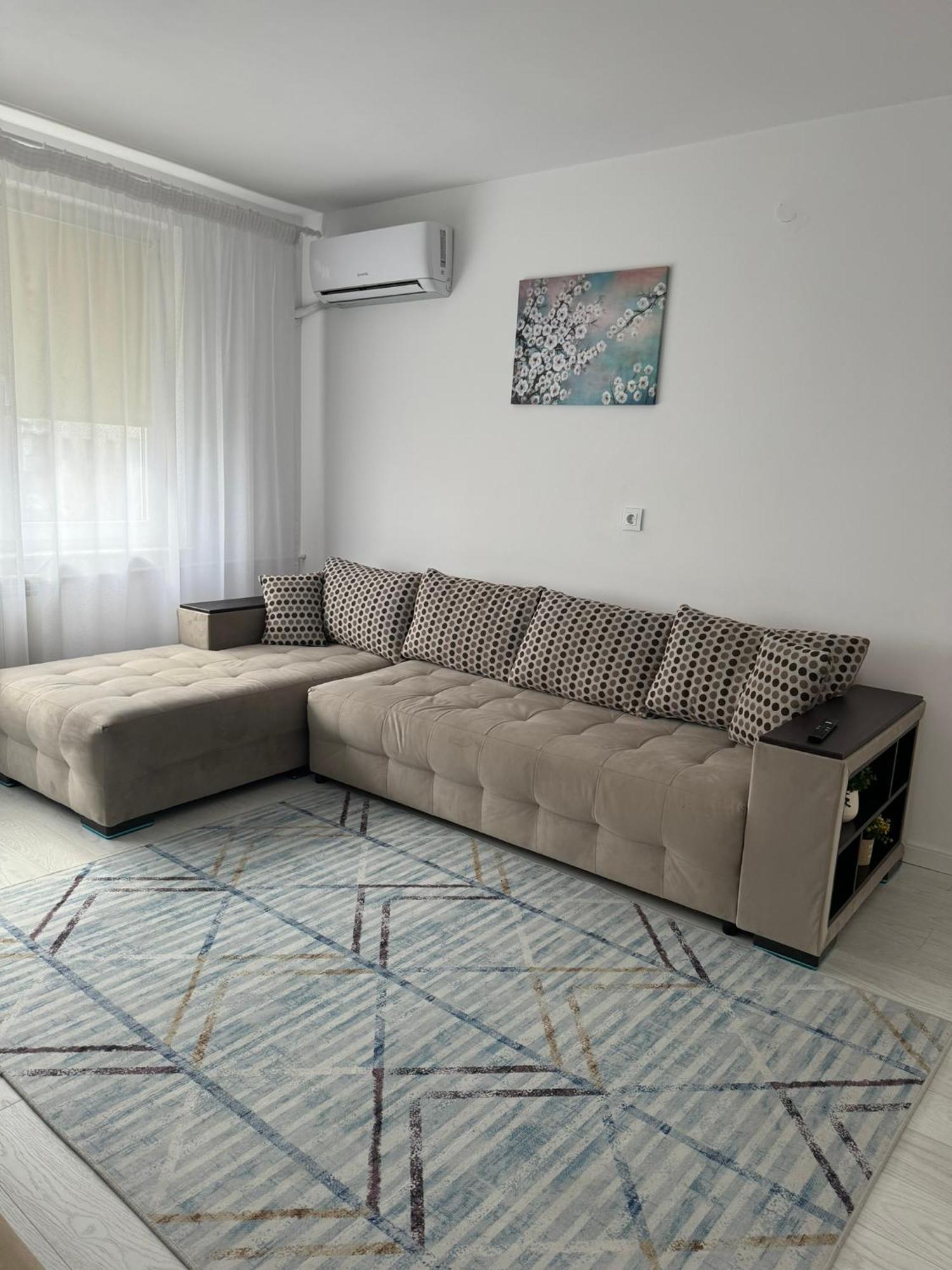 Apartament Central รึมนิคูวัลเจีย ภายนอก รูปภาพ