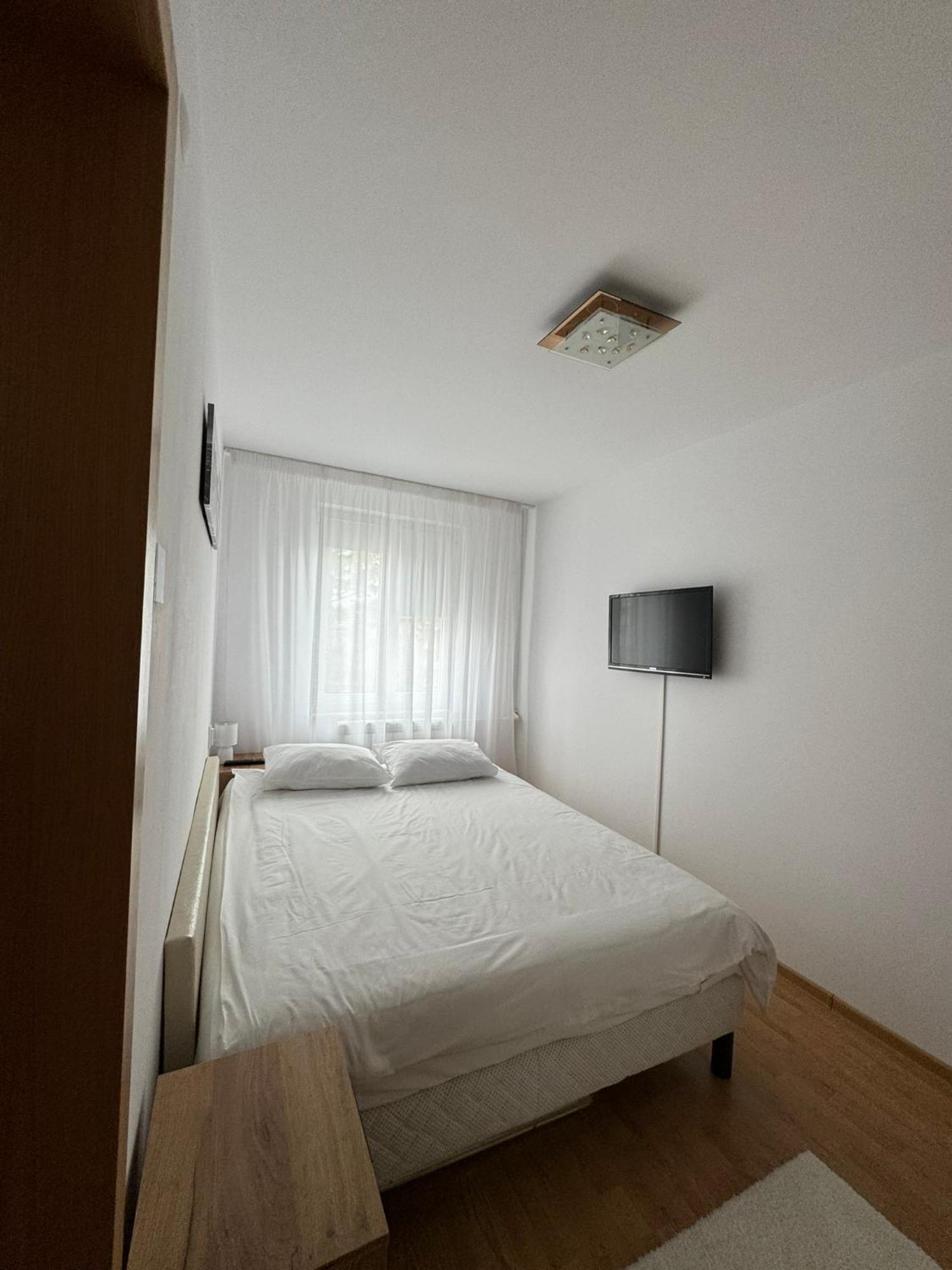 Apartament Central รึมนิคูวัลเจีย ภายนอก รูปภาพ