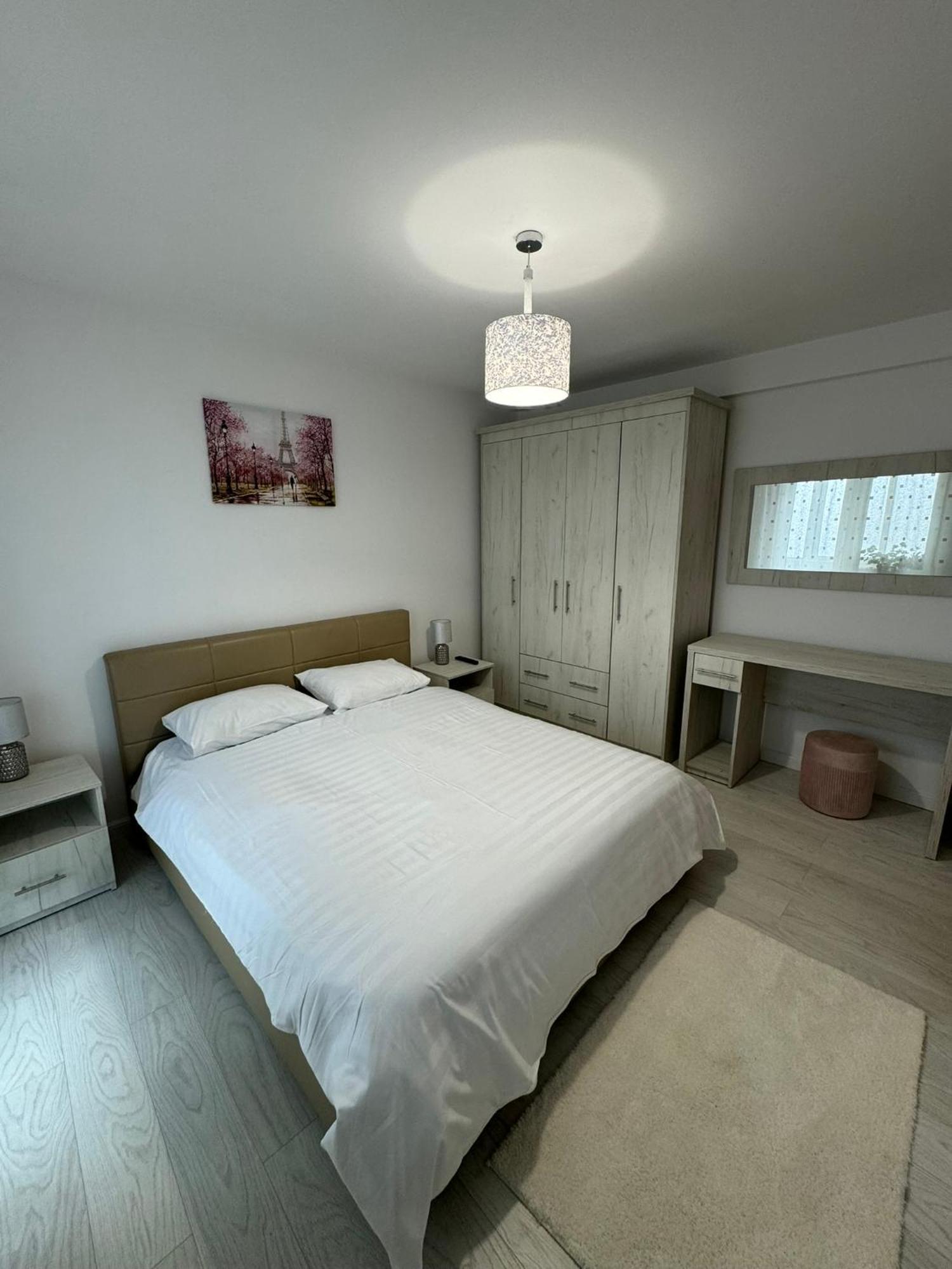 Apartament Central รึมนิคูวัลเจีย ภายนอก รูปภาพ