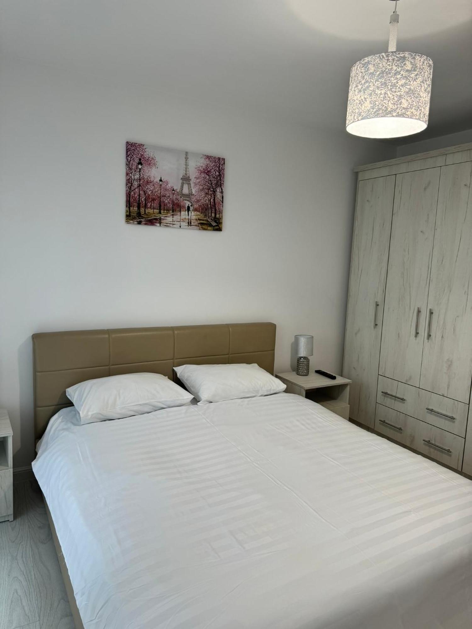 Apartament Central รึมนิคูวัลเจีย ภายนอก รูปภาพ