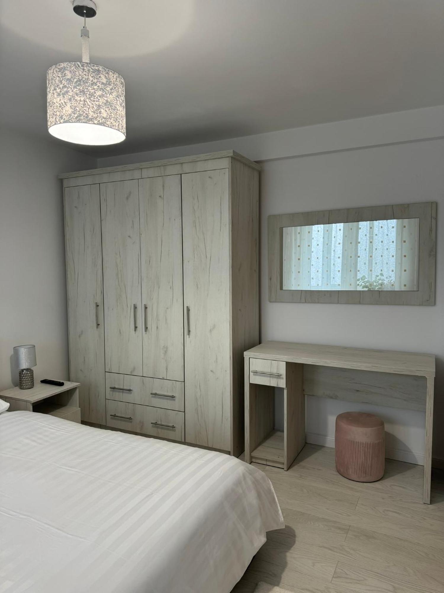 Apartament Central รึมนิคูวัลเจีย ภายนอก รูปภาพ
