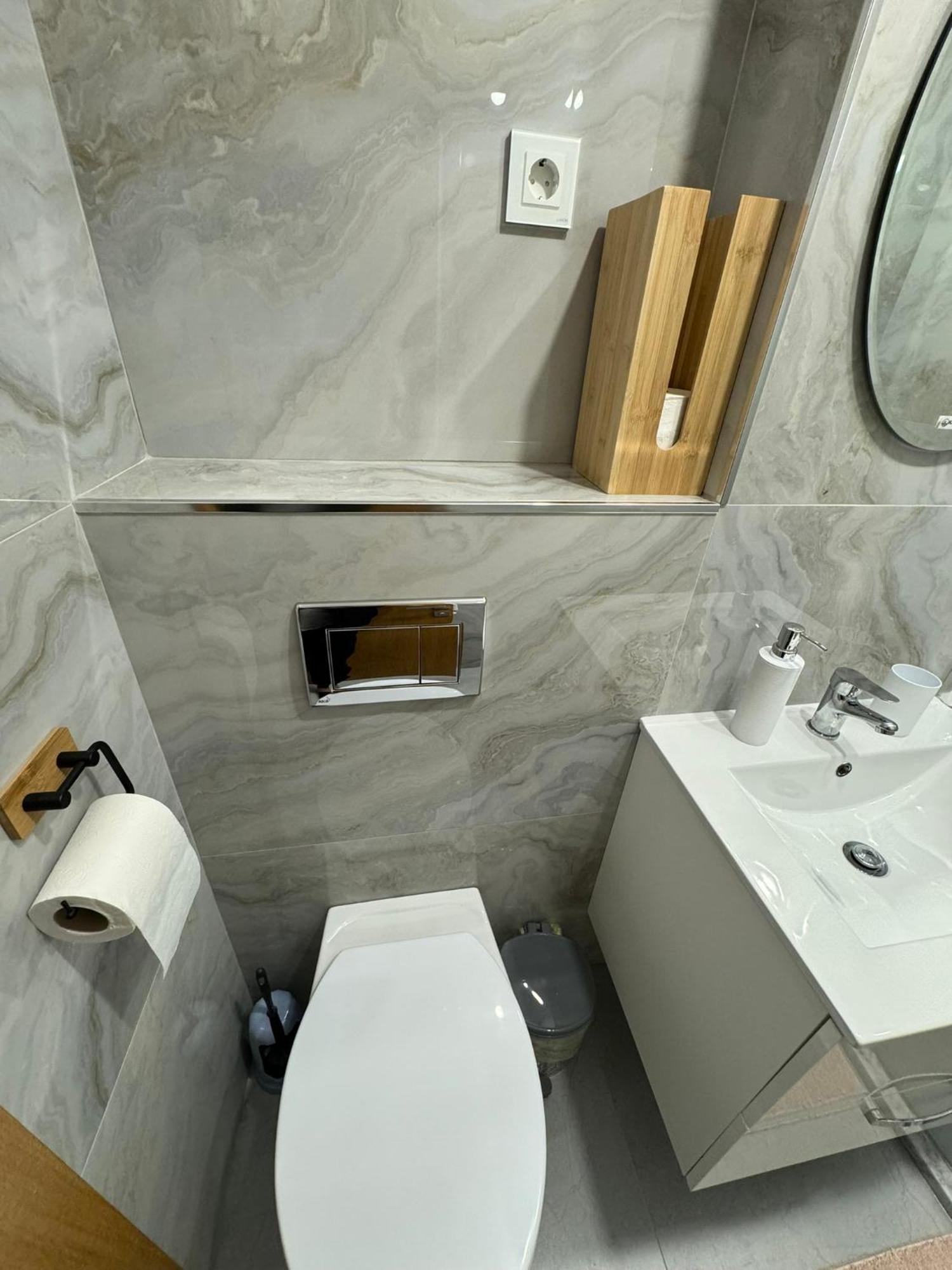 Apartament Central รึมนิคูวัลเจีย ภายนอก รูปภาพ
