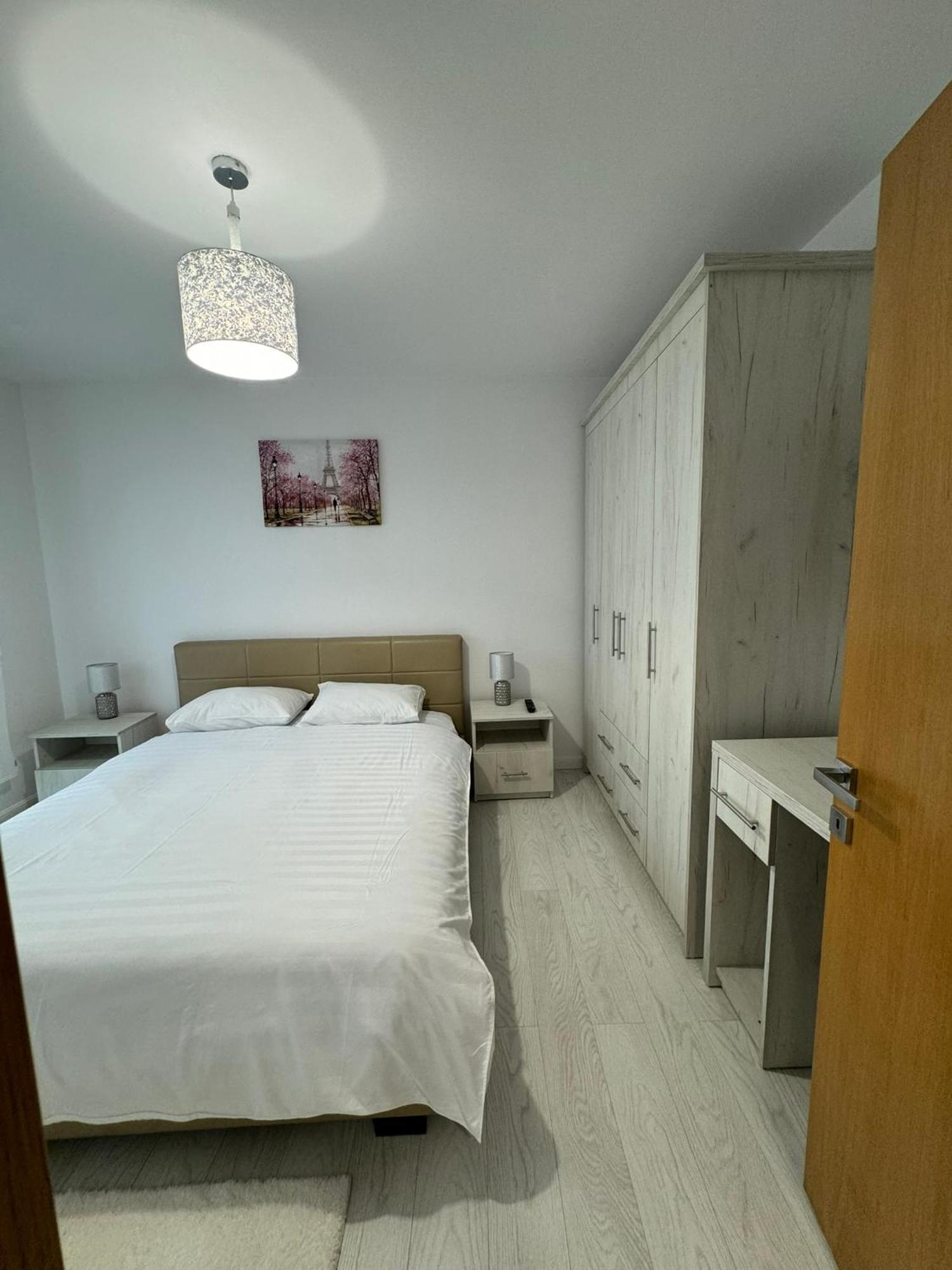 Apartament Central รึมนิคูวัลเจีย ภายนอก รูปภาพ