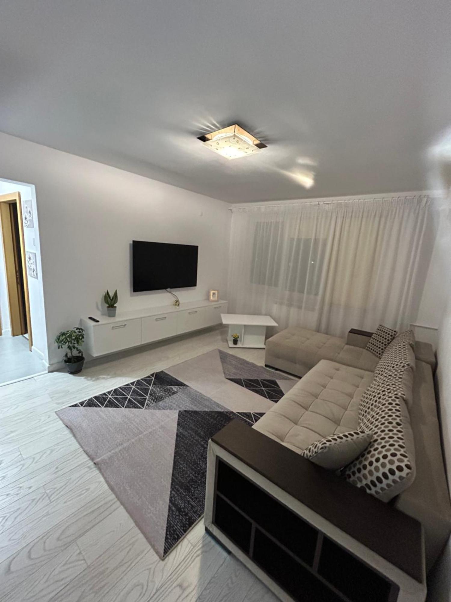 Apartament Central รึมนิคูวัลเจีย ภายนอก รูปภาพ