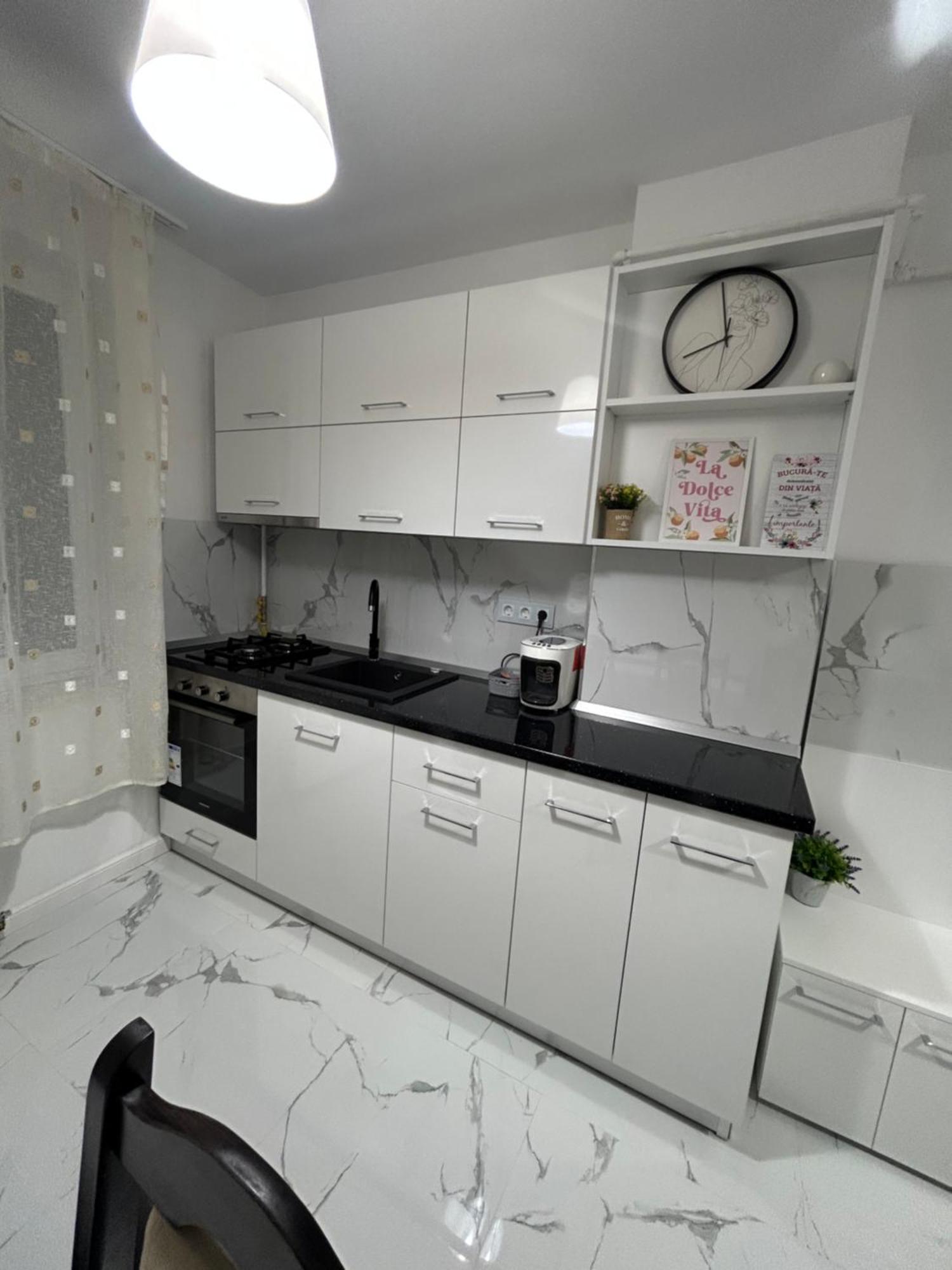 Apartament Central รึมนิคูวัลเจีย ภายนอก รูปภาพ