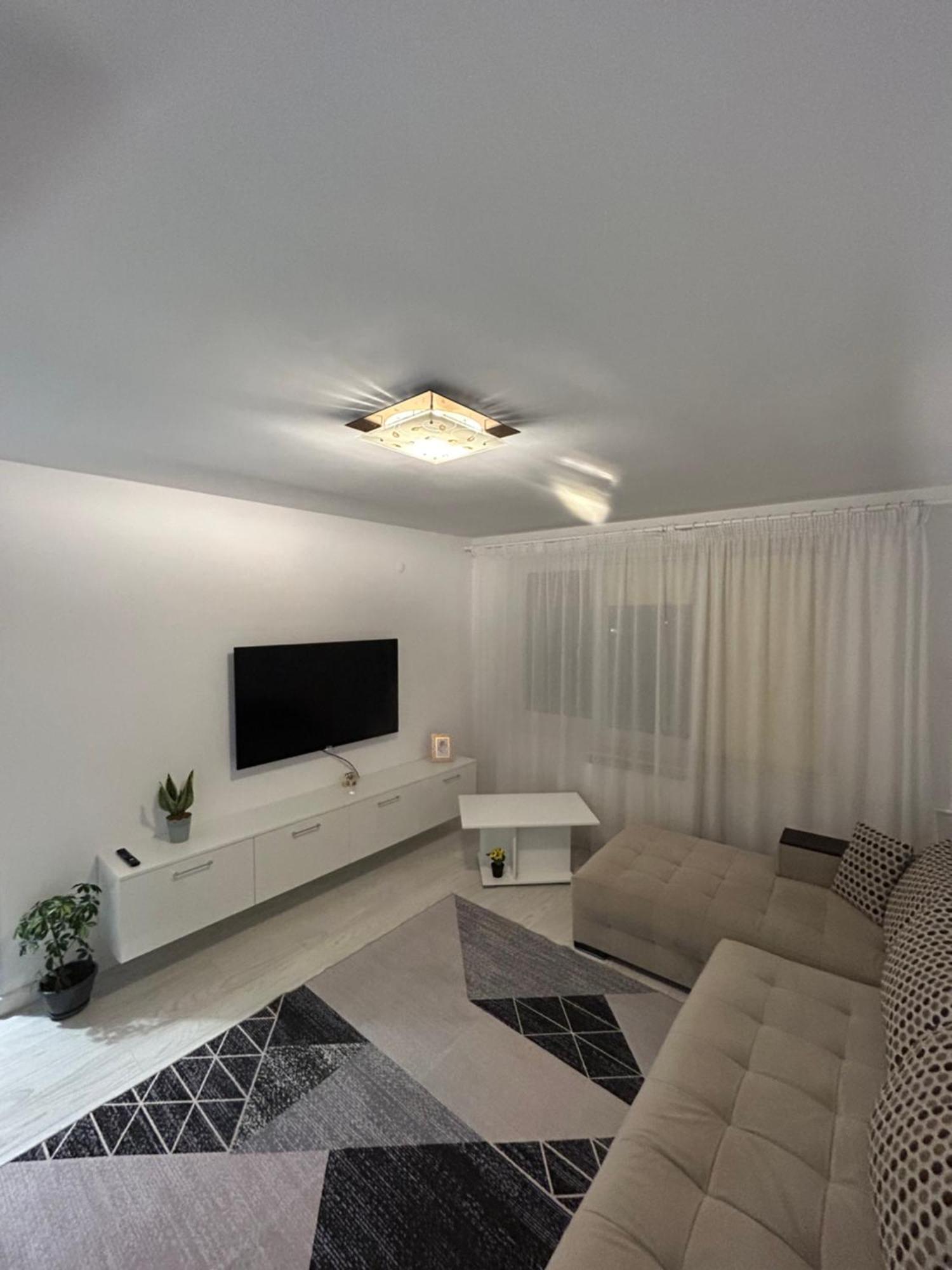 Apartament Central รึมนิคูวัลเจีย ภายนอก รูปภาพ
